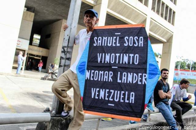 La juventud se le plantó a Conatel para exigir el cese a la censura. Foto: Régulo Gómez / LaPatilla.com