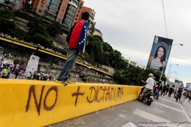 La juventud se le plantó a Conatel para exigir el cese a la censura. Foto: Régulo Gómez / LaPatilla.com