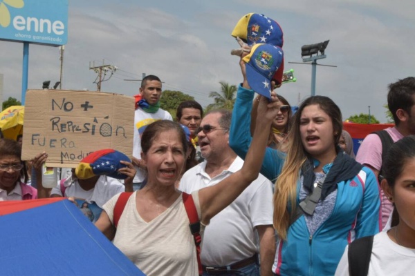 Oposición llegó al CNE en Maracaibo en protesta contra Constituyente #7Jun