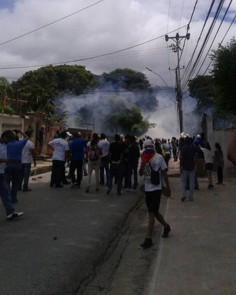La PNB reprimió a manifestantes en el CNE de Margarita (@DipYanetFermin)