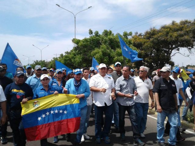 El secretario sindical nacional de AD, Miguel Quiroz, marchó con los trabajadores del Zulia (Foto: Prensa de Solidaridad)