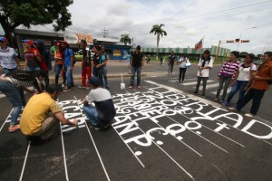 Rinden homenaje a los 67 caídos por la represión con un plantón universitario en Ciudad Bolívar (+fotos)