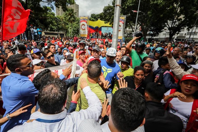 opositores y chavista en el MP  (3)