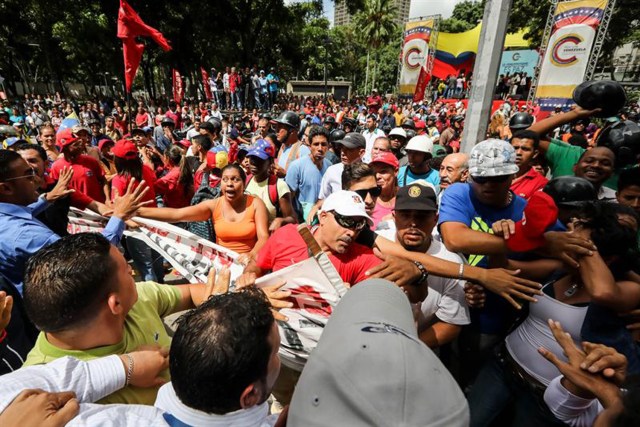 opositores y chavista en el MP  (5)