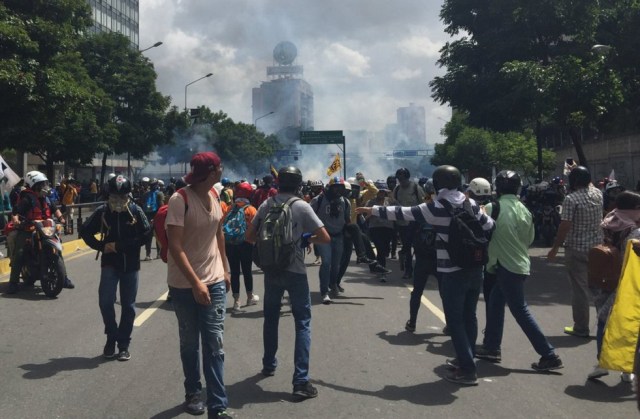 Represión en Chacaíto #22Jun // Foto @dsmolansky 