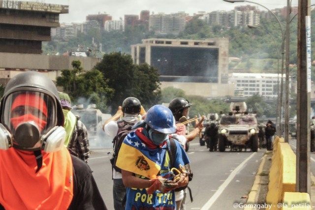 La represión "atroz" arremetió este #19Jun hasta con balas: La resistencia continúa. Fotos: Gabriela Gómez / LaPatilla.com