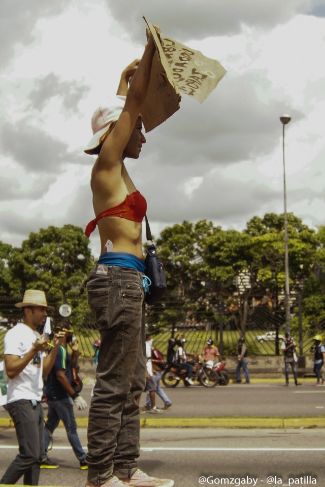 La represión "atroz" arremetió este #19Jun hasta con balas: La resistencia continúa. Fotos: Gabriela Gómez / LaPatilla.com