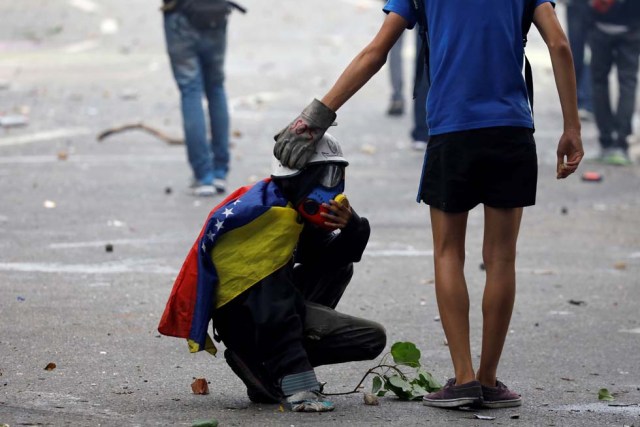 Cuerpos de seguridad redoblan la represión en las marchas. La resistencia sigue. REUTERS/Carlos Garcia Rawlins