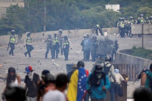 Oposición denuncia que fuerzas de seguridad roban a manifestantes