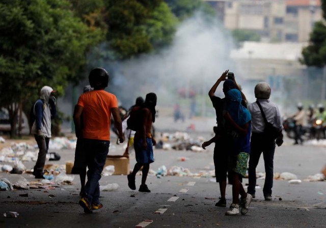 Cuerpos de seguridad redoblan la represión en las marchas. La resistencia sigue. REUTERS/Carlos Garcia Rawlins