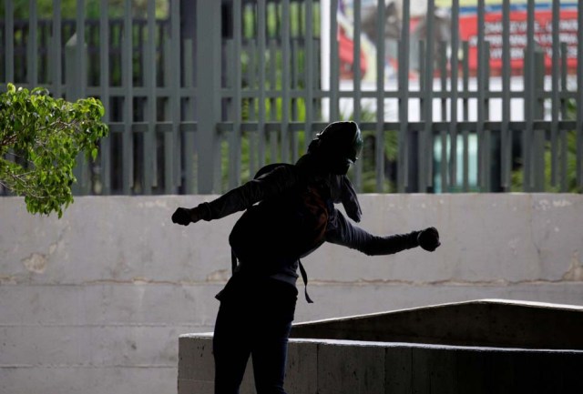  Cuerpos de seguridad redoblan la represión en las marchas. La resistencia sigue. REUTERS/Marco Bello