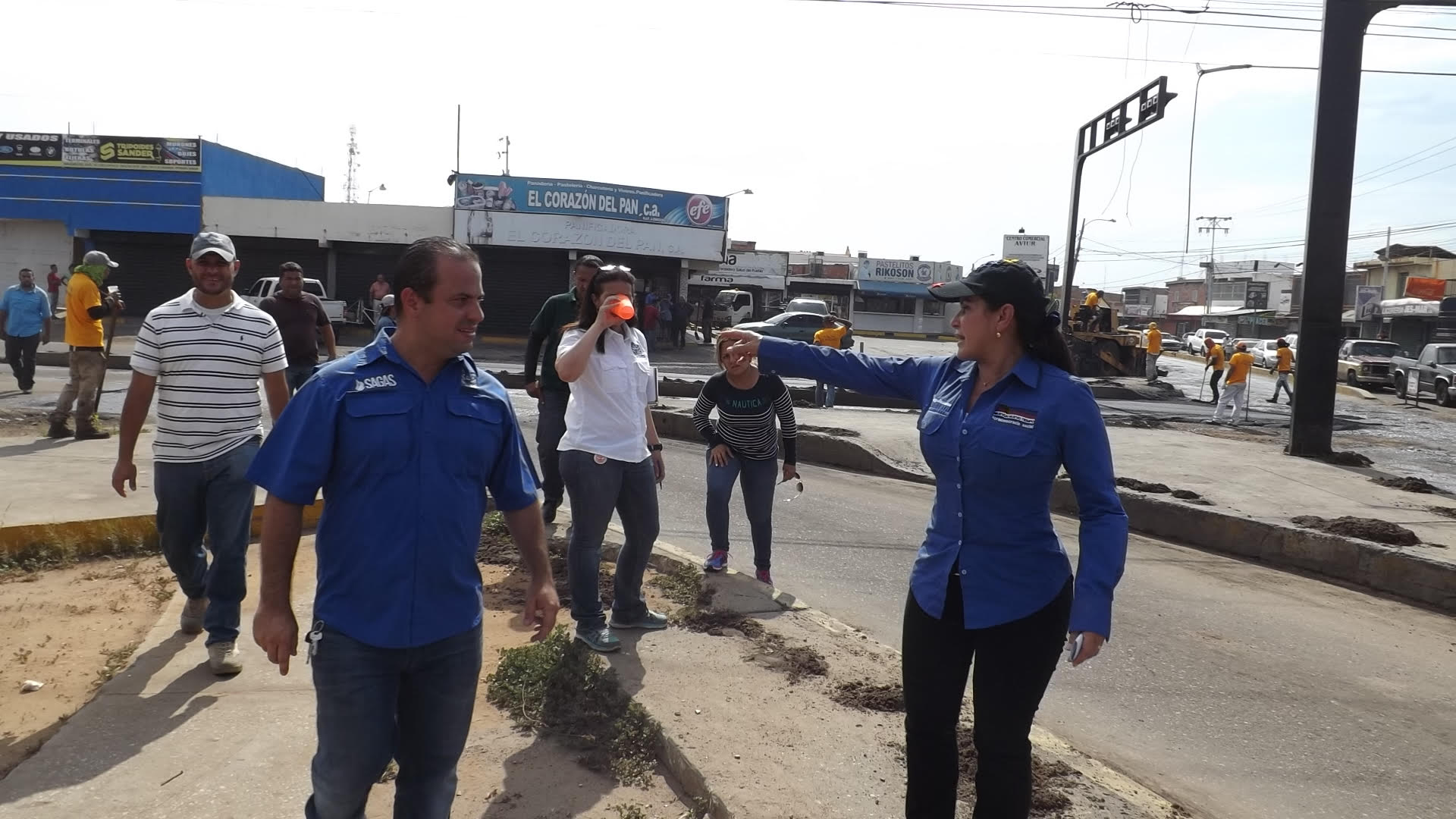 Eveling de Rosales inspecciona obra de asfaltado en Maracaibo