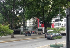 Se mantiene la tarima roja frente al Ministerio Público este #21Jun (foto)