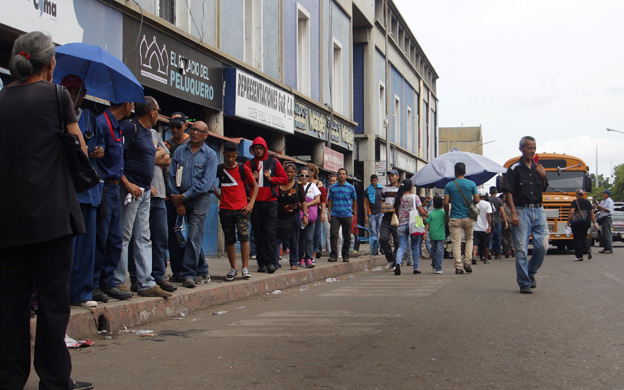 Paralizan transporte público en Maracaibo por avenidas bloqueadas