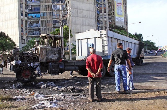 Camión quemado - Maracaibo 20Junio