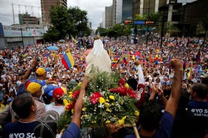 Caraqueños rezaron rosario por la paz de Venezuela en Parque Cristal #17Jun