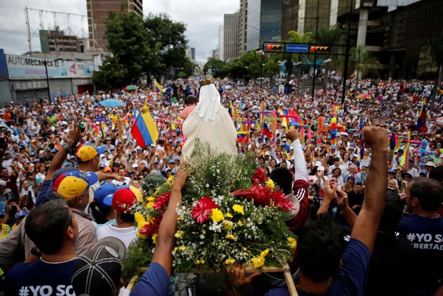 Opositores rezaron por la paz de Venezuela Junio 17, 2017. REUTERS/Ivan Alvarado