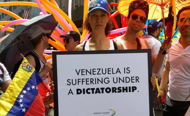 Venezolanos alzaron su voz durante una actividad LGBT en Brooklyn. Foto: @maibortpetit 