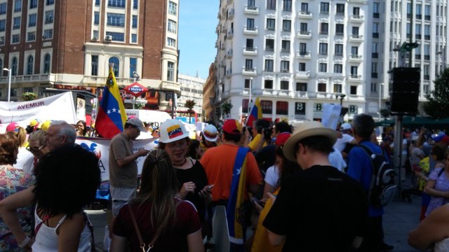 Venezolanos protestaron en Madrid. Foto: @RCTVenlinea 