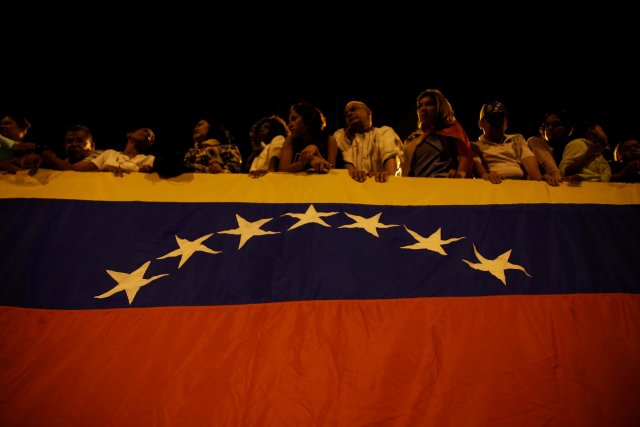 Opositores realizaron una vigilia en honor a Neomar Lander. REUTERS/Ivan Alvarado