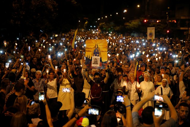 Opositores realizaron una vigilia en honor a Neomar Lander. REUTERS/Ivan Alvarado