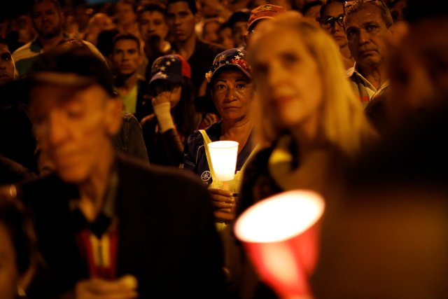 Opositores realizaron una vigilia en honor a Neomar Lander. REUTERS/Carlos Garcia Rawlins