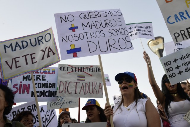 Venezolanos en Madrid protestan contra la constituyente de maduro. AFP PHOTO / JAVIER SORIANO