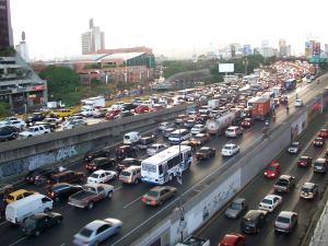 Caracas, una de las ciudadades latinoamericanas con mayor congestión vehicular del mundo, según BID