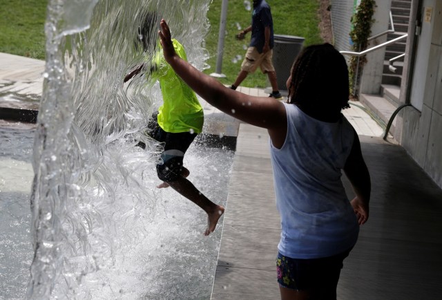 Children play in a fountain during heat wave in Washington, U.S., July 12, 2017.   REUTERS/Joshua Roberts
