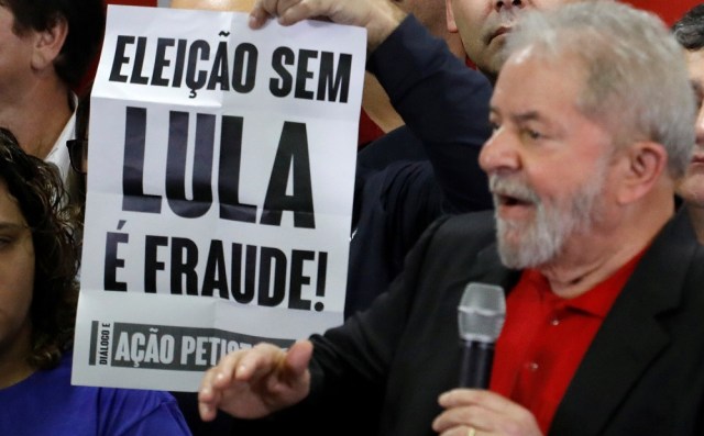 El ex presidente brasileño Luiz Inácio Lula da Silva asiste a una conferencia de prensa tras ser condenado por cargos de corrupción en Sao Paulo, Brasil, 13 de julio de 2017. REUTERS / Nacho Doce