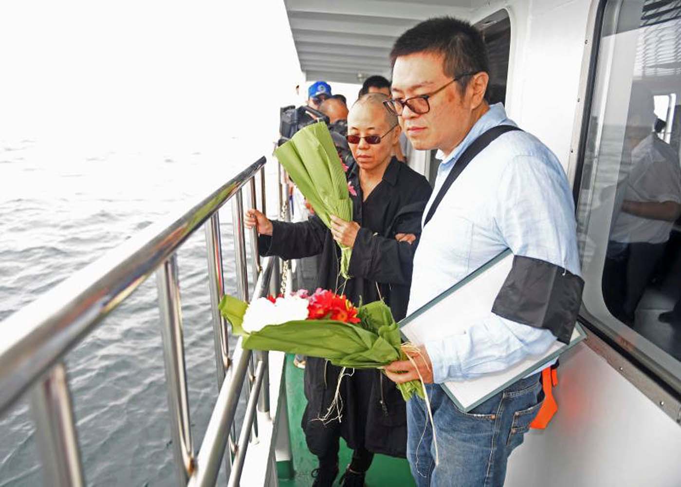 Las cenizas del disidente chino Liu Xiaobo fueron dispersadas en el mar
