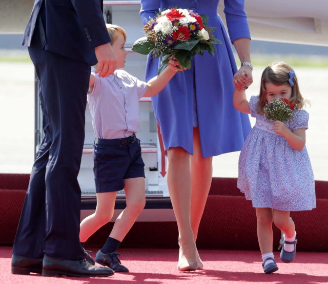 Prince William, the Duke of Cambridge, his wife Catherine, The Duchess of Cambridge, Prince George and Princess Charlotte arrive at Tegel airport in Berlin, Germany, July 19, 2017. REUTERS/Kay Nietfeld/POOL