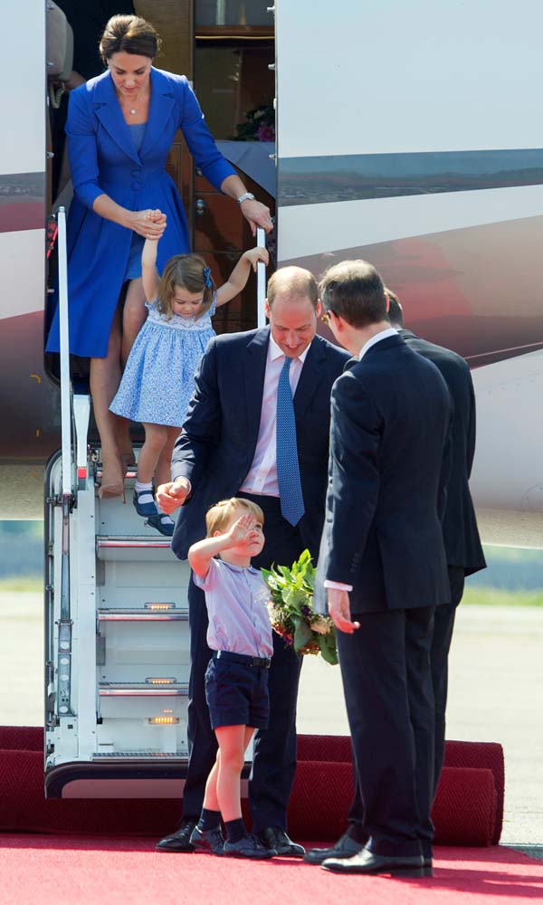 Prince William, the Duke of Cambridge, his wife Catherine, The Duchess of Cambridge, Prince George and Princess Charlotte arrive at Tegel airport in Berlin, Germany, July 19, 2017. REUTERS/Steffi Loos/POOL