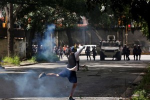 Fuerzas represoras atacan a manifestantes en varias zonas de Caracas #20Jul (Fotos)