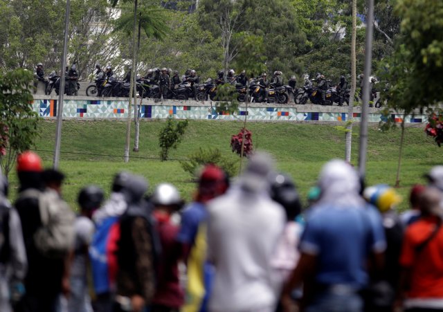 Al menos 96 personas han perdido la vida producto de la brutal represión de los cuerpos de seguridad en las manifestaciones. REUTERS/Fabiola Ferrero