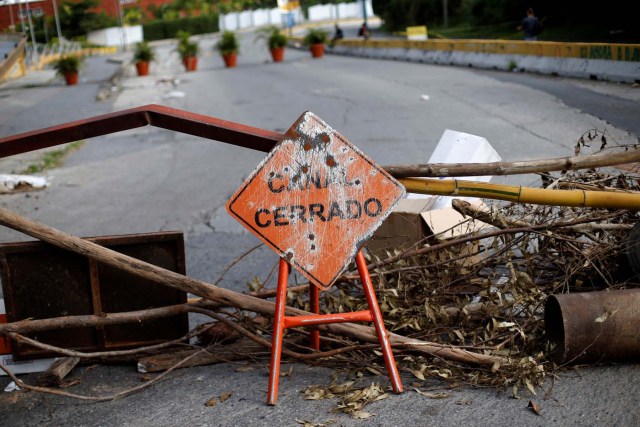 A road sign that reads "Closed way" is seen in front of a barricade during a strike called to protest against Venezuelan President Nicolas Maduro's government in Caracas, Venezuela July 26, 2017. REUTERS/Andres Martinez Casares