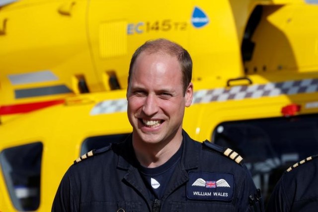 El príncipe Guillermo de Gran Bretaña en su último turno como piloto de ambulancia aérea en el aeropuerto Marshall cerca de Cambridge, Inglaterra, Jul 27, 2017. REUTERS/Heathcliff O'Malley/Pool