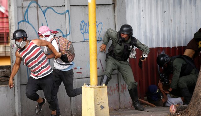Cuerpos de seguridad reprimieron a manifestantes en Bello Campo. REUTERS/Andres Martinez Casares