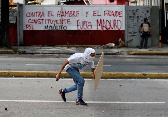 Cuerpos de seguridad reprimieron a manifestantes en Bello Campo. REUTERS/Andres Martinez Casares
