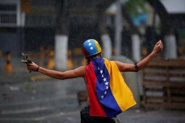 Cuerpos de seguridad reprimieron a manifestantes en Bello Campo. REUTERS/Carlos Garcia Rawlins
