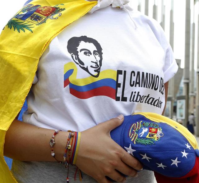 Activistas venezolanas recorren Colombia en una caminata por la libertad. Foto: EFE