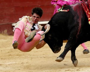 ¡Ouch!… La brutal cornada de un toro en IMÁGENES