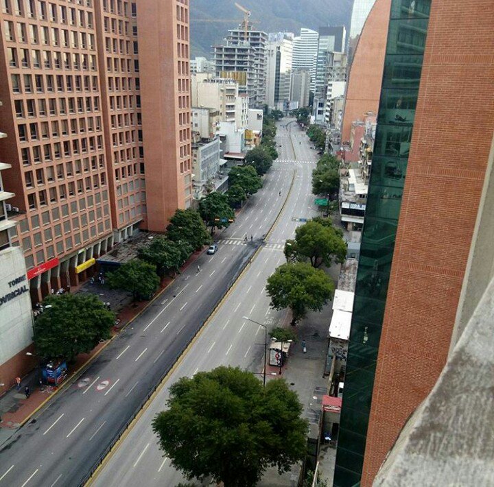 ¡Vacía! Así se encuentra la avenida Francisco de Miranda #20Jul (Foto)