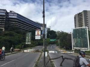 10:00am Un recorrido por Caracas durante el #ParoNacional (FOTOS)