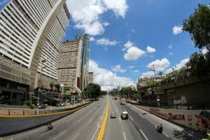 12:30pm recorrido por Caracas durante el #ParoNacional