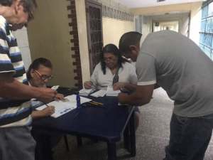 Caraqueños ejercen su derecho al voto durante consulta popular en La Pastora #16Jul (Fotos + Videos)