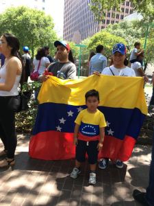 Venezolanos en Houston votan con esperanza contra constituyente de Maduro