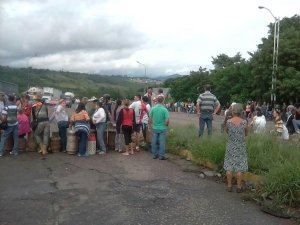 Continúa cierre de vías en Táriba por falta de gas doméstico #13Jul