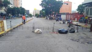 Barricadas impiden tránsito por la Francisco de Miranda a la altura de Los Cortijos #28Jul