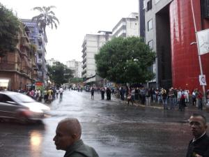Largas de colas de pasajeros en Chacaíto por paro de transporte #18Jul